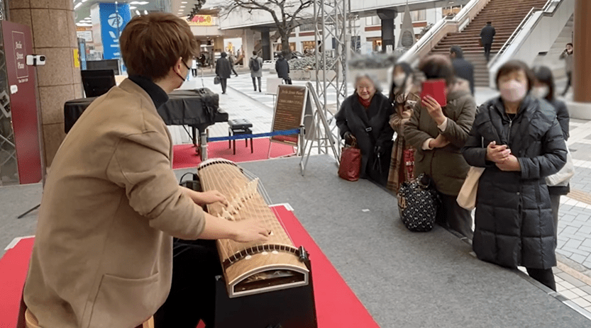 よっちゃんの路上演奏
